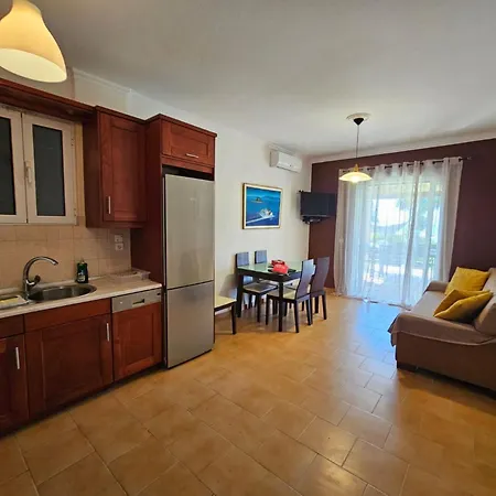 Corfu Menigos 5-8 Glyfada (Corfu)